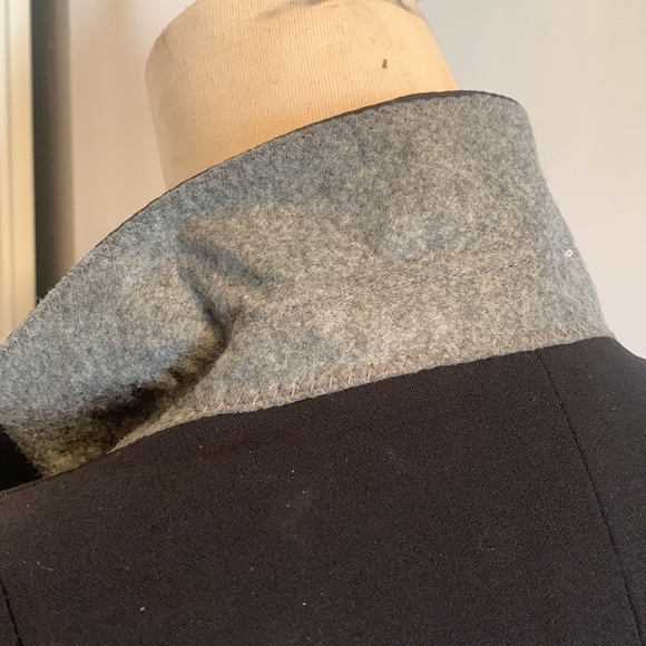 Banana Republic black single breasted blazer in 6 petite - Picture 3 of 8